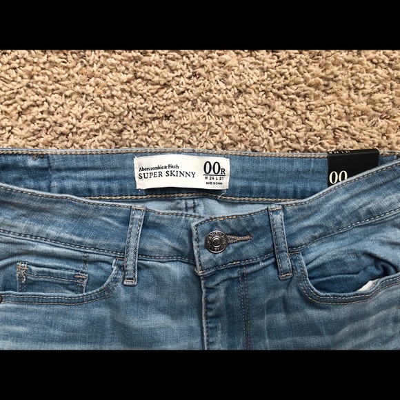 Abercrombie 00R Super Skinny Destroyed Jean - Picture 6 of 8